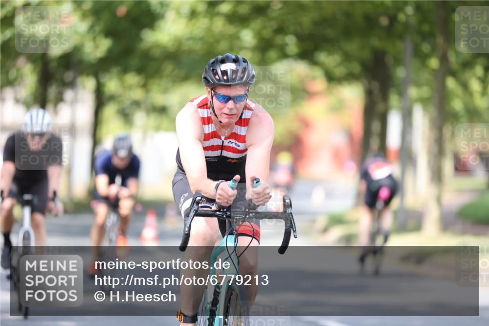 11.08.2024 - GEWOBA Citytriathlon Bremen H.Heesch http://msf.ph/oto/6779213 11.08.2024 11:47:42 Radfahren 752, 832, 860, 899, 907, 911, 924, 933, 944, 958, 997, 1013, 1015, 1019 meine-sportfotos.de