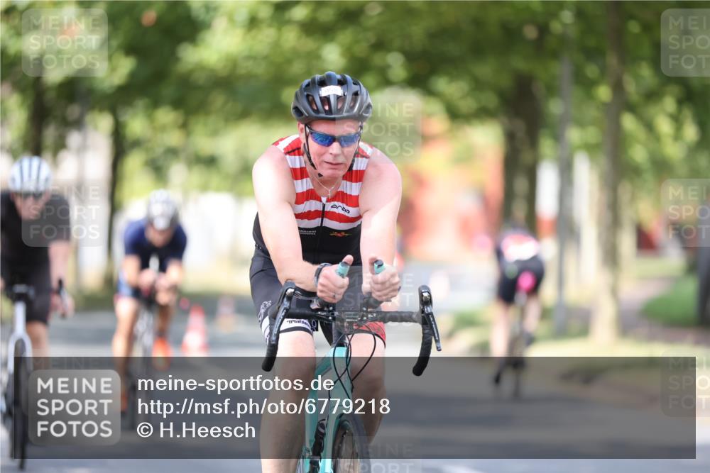 11.08.2024 - GEWOBA Citytriathlon Bremen H.Heesch http://msf.ph/oto/6779218 11.08.2024 11:47:42 Radfahren 752, 832, 860, 899, 907, 911, 924, 933, 944, 958, 997, 1013, 1015, 1019 meine-sportfotos.de