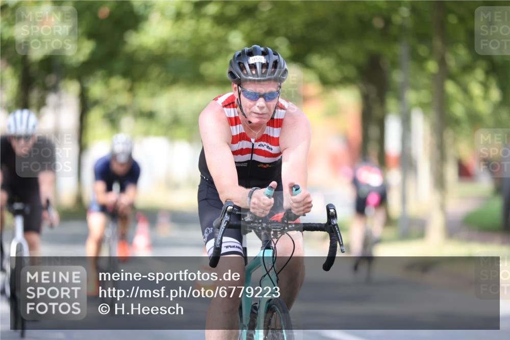 11.08.2024 - GEWOBA Citytriathlon Bremen H.Heesch http://msf.ph/oto/6779223 11.08.2024 11:47:42 Radfahren 752, 832, 860, 899, 907, 911, 924, 933, 944, 958, 997, 1013, 1015, 1019 meine-sportfotos.de