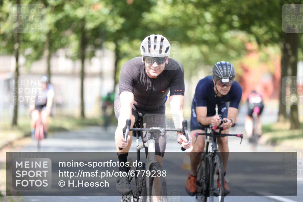 11.08.2024 - GEWOBA Citytriathlon Bremen H.Heesch http://msf.ph/oto/6779238 11.08.2024 11:47:43 Radfahren 752, 832, 899, 907, 911, 924, 933, 944, 958, 997, 1013, 1015, 1019 meine-sportfotos.de