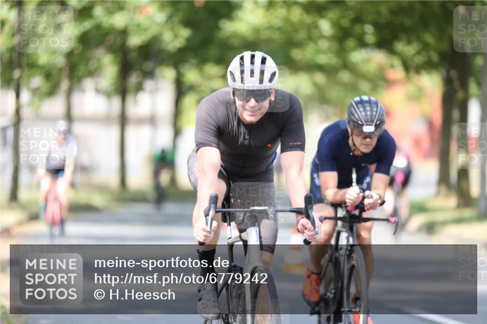 11.08.2024 - GEWOBA Citytriathlon Bremen H.Heesch http://msf.ph/oto/6779242 11.08.2024 11:47:43 Radfahren 752, 832, 899, 907, 911, 924, 933, 944, 958, 997, 1013, 1015, 1019 meine-sportfotos.de