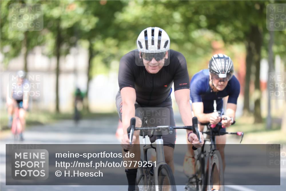 11.08.2024 - GEWOBA Citytriathlon Bremen H.Heesch http://msf.ph/oto/6779251 11.08.2024 11:47:43 Radfahren 752, 832, 899, 907, 911, 924, 933, 944, 958, 997, 1013, 1015, 1019 meine-sportfotos.de