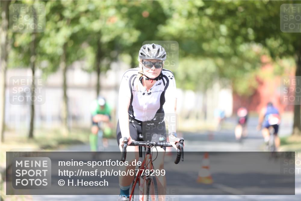 11.08.2024 - GEWOBA Citytriathlon Bremen H.Heesch http://msf.ph/oto/6779299 11.08.2024 11:47:45 Radfahren 832, 899, 907, 911, 924, 933, 944, 958, 997, 1013, 1015, 1019 meine-sportfotos.de