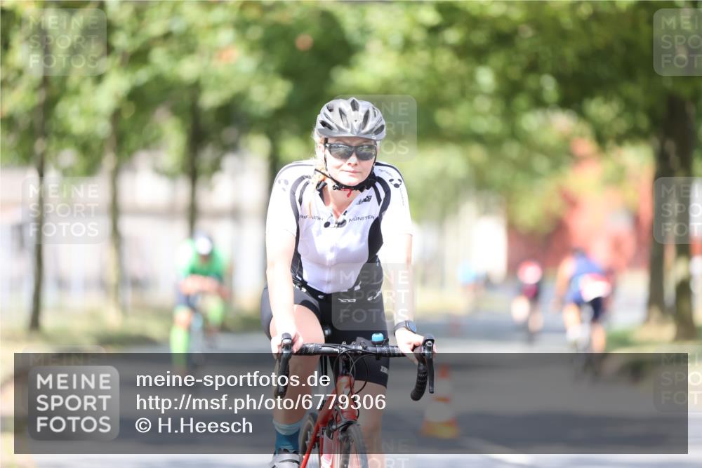 11.08.2024 - GEWOBA Citytriathlon Bremen H.Heesch http://msf.ph/oto/6779306 11.08.2024 11:47:45 Radfahren 832, 899, 907, 911, 924, 933, 944, 958, 997, 1013, 1015, 1019 meine-sportfotos.de