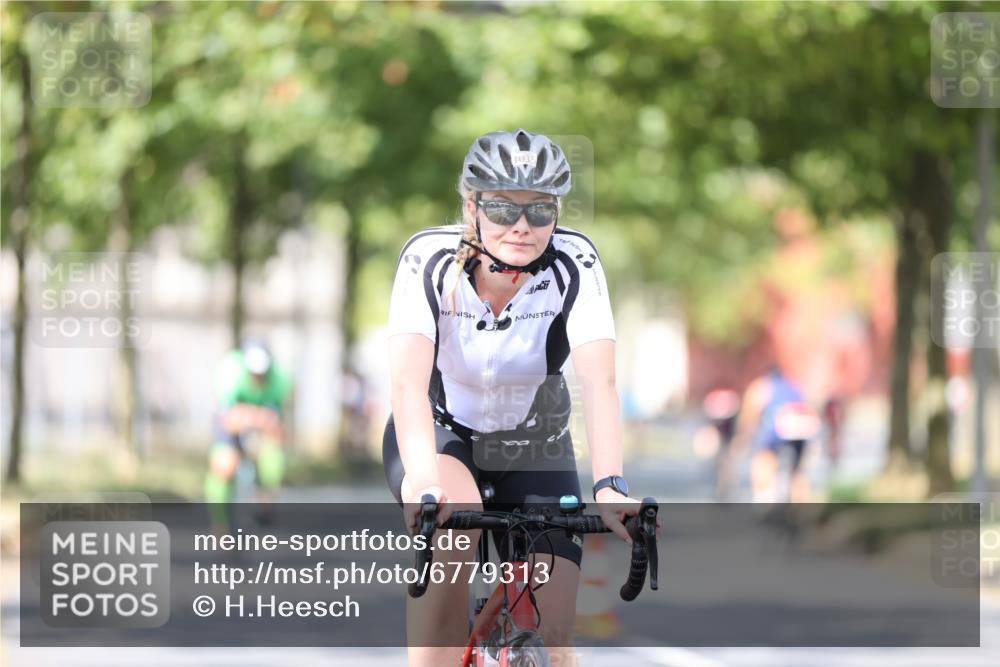 11.08.2024 - GEWOBA Citytriathlon Bremen H.Heesch http://msf.ph/oto/6779313 11.08.2024 11:47:45 Radfahren 832, 899, 907, 911, 924, 933, 944, 958, 997, 1013, 1015, 1019 meine-sportfotos.de