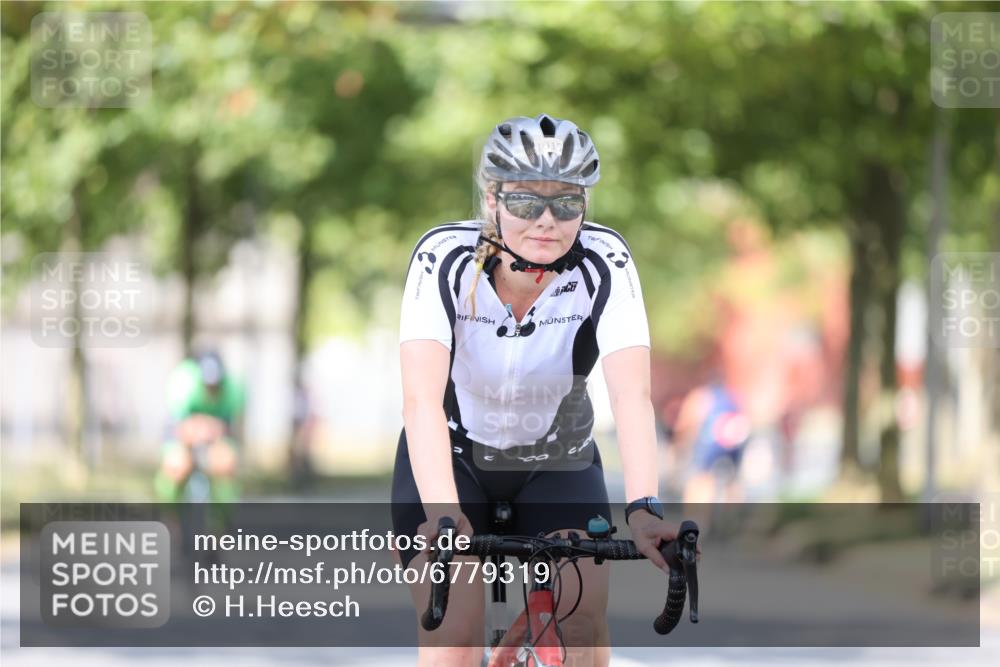 11.08.2024 - GEWOBA Citytriathlon Bremen H.Heesch http://msf.ph/oto/6779319 11.08.2024 11:47:45 Radfahren 832, 899, 907, 911, 924, 933, 944, 958, 997, 1013, 1015, 1019 meine-sportfotos.de