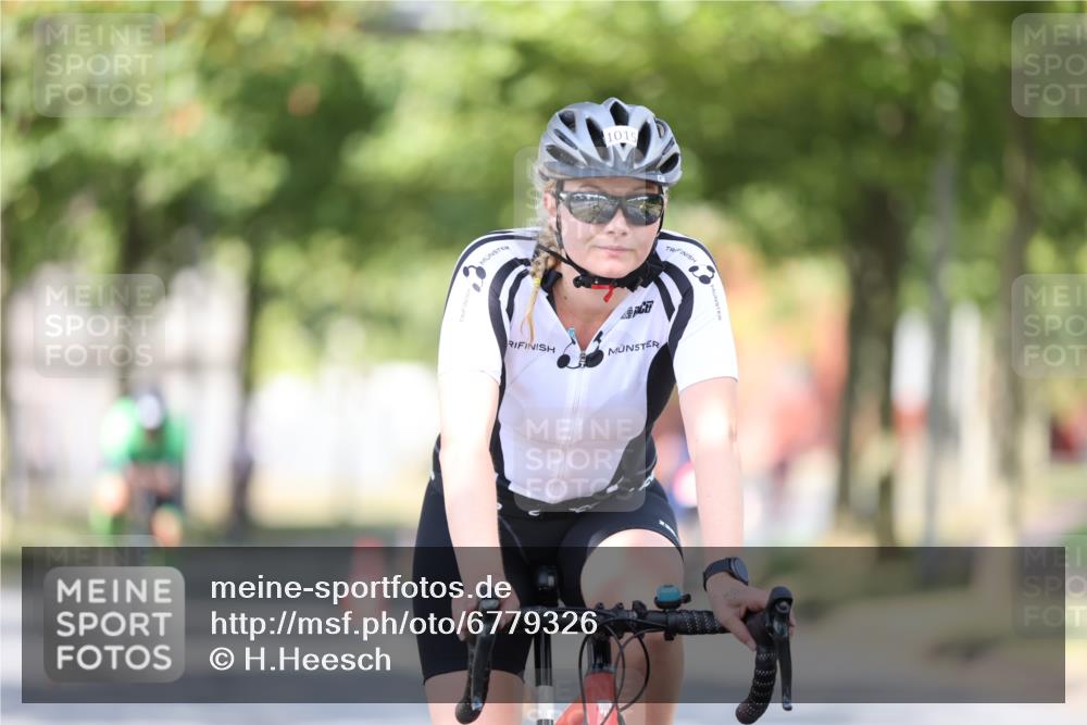 11.08.2024 - GEWOBA Citytriathlon Bremen H.Heesch http://msf.ph/oto/6779326 11.08.2024 11:47:45 Radfahren 832, 899, 907, 911, 924, 933, 944, 958, 997, 1013, 1015, 1019 meine-sportfotos.de