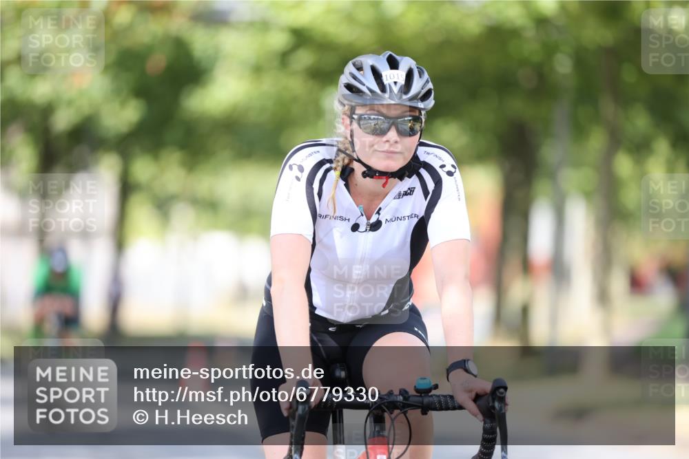 11.08.2024 - GEWOBA Citytriathlon Bremen H.Heesch http://msf.ph/oto/6779330 11.08.2024 11:47:45 Radfahren 832, 899, 907, 911, 924, 933, 944, 958, 997, 1013, 1015, 1019 meine-sportfotos.de