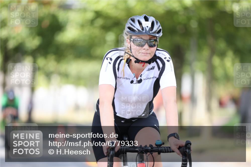 11.08.2024 - GEWOBA Citytriathlon Bremen H.Heesch http://msf.ph/oto/6779333 11.08.2024 11:47:46 Radfahren 832, 899, 907, 911, 924, 933, 944, 958, 997, 1013, 1015, 1019 meine-sportfotos.de