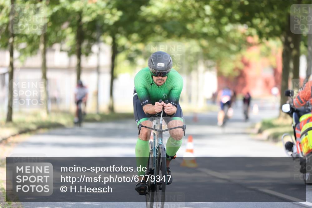 11.08.2024 - GEWOBA Citytriathlon Bremen H.Heesch http://msf.ph/oto/6779347 11.08.2024 11:47:47 Radfahren 832, 899, 906, 907, 911, 924, 933, 944, 958, 997, 1013, 1015, 1019 meine-sportfotos.de