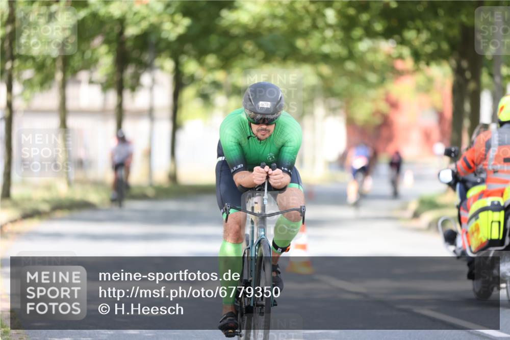 11.08.2024 - GEWOBA Citytriathlon Bremen H.Heesch http://msf.ph/oto/6779350 11.08.2024 11:47:47 Radfahren 832, 899, 906, 907, 911, 924, 933, 944, 958, 997, 1013, 1015, 1019 meine-sportfotos.de