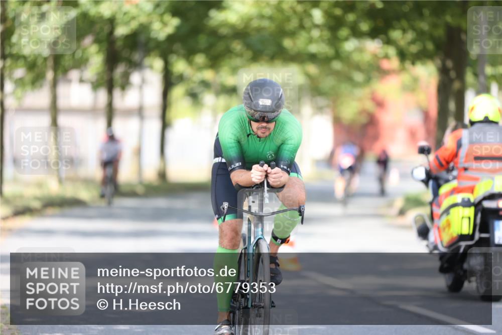 11.08.2024 - GEWOBA Citytriathlon Bremen H.Heesch http://msf.ph/oto/6779353 11.08.2024 11:47:47 Radfahren 832, 899, 906, 907, 911, 924, 933, 944, 958, 997, 1013, 1015, 1019 meine-sportfotos.de