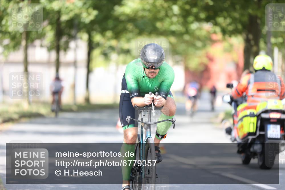 11.08.2024 - GEWOBA Citytriathlon Bremen H.Heesch http://msf.ph/oto/6779357 11.08.2024 11:47:47 Radfahren 832, 899, 906, 907, 911, 924, 933, 944, 958, 997, 1013, 1015, 1019 meine-sportfotos.de