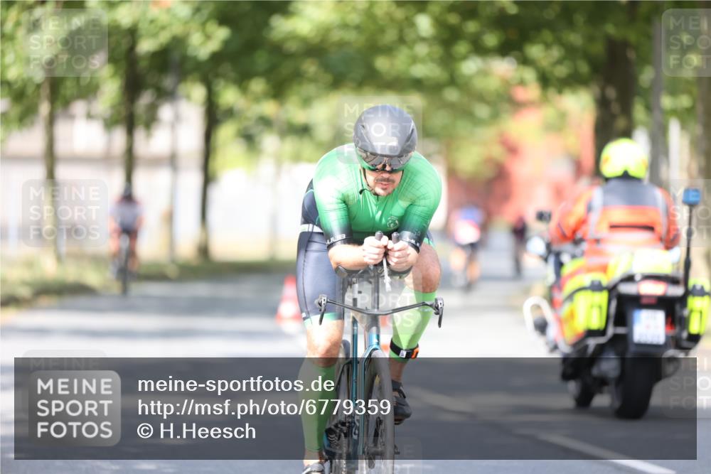 11.08.2024 - GEWOBA Citytriathlon Bremen H.Heesch http://msf.ph/oto/6779359 11.08.2024 11:47:47 Radfahren 832, 899, 906, 907, 911, 924, 933, 944, 958, 997, 1013, 1015, 1019 meine-sportfotos.de