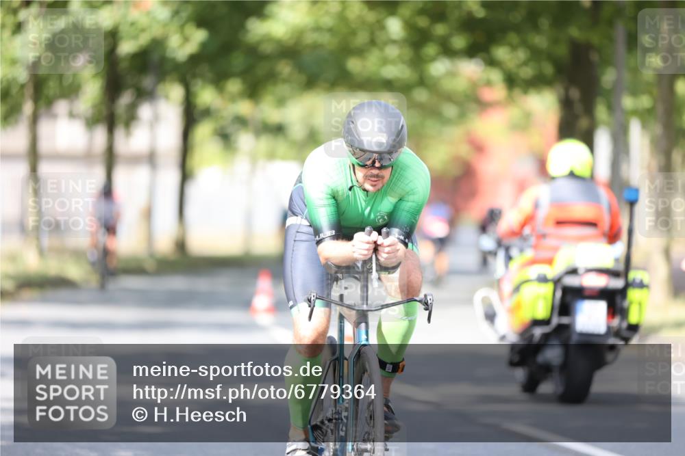 11.08.2024 - GEWOBA Citytriathlon Bremen H.Heesch http://msf.ph/oto/6779364 11.08.2024 11:47:47 Radfahren 832, 899, 906, 907, 911, 924, 933, 944, 958, 997, 1013, 1015, 1019 meine-sportfotos.de