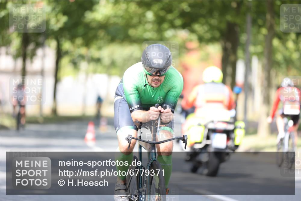11.08.2024 - GEWOBA Citytriathlon Bremen H.Heesch http://msf.ph/oto/6779371 11.08.2024 11:47:47 Radfahren 832, 899, 906, 907, 911, 924, 933, 944, 958, 997, 1013, 1015, 1019 meine-sportfotos.de