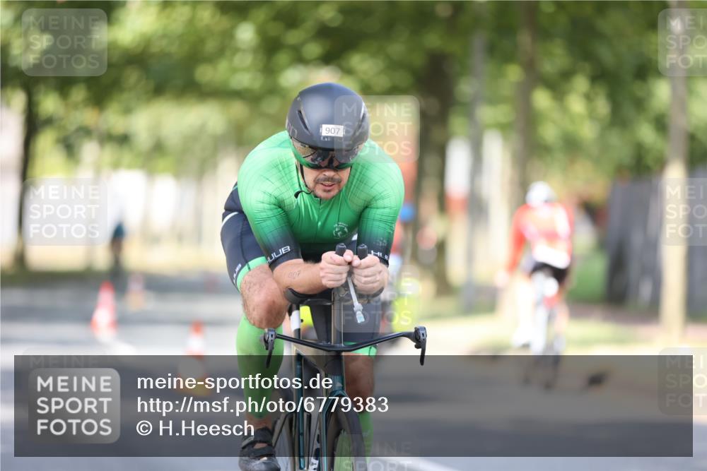11.08.2024 - GEWOBA Citytriathlon Bremen H.Heesch http://msf.ph/oto/6779383 11.08.2024 11:47:48 Radfahren 832, 899, 906, 907, 911, 924, 933, 944, 958, 997, 1013, 1015, 1019 meine-sportfotos.de