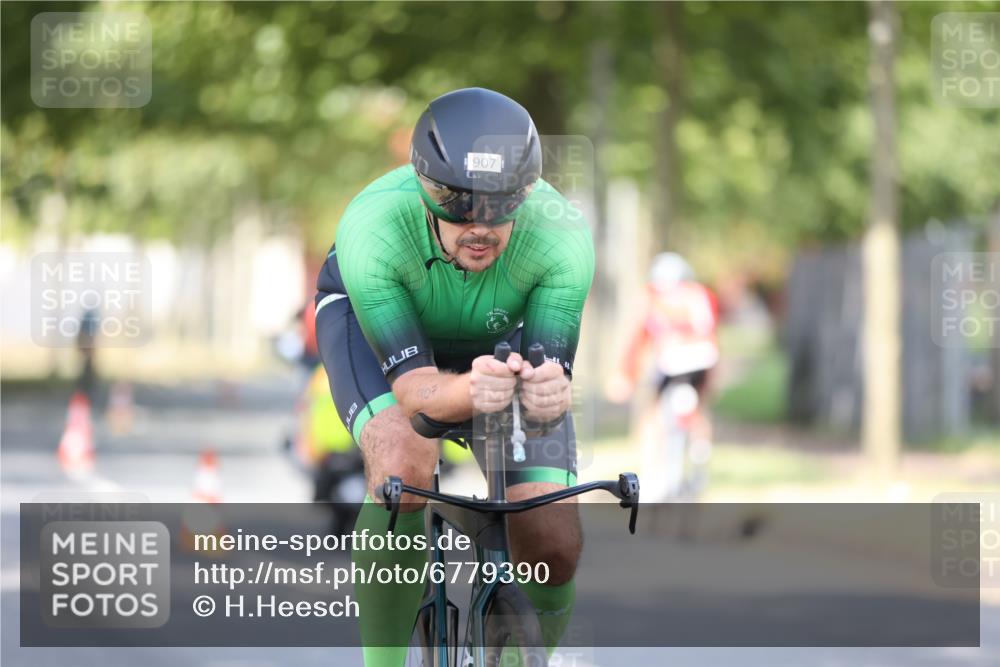 11.08.2024 - GEWOBA Citytriathlon Bremen H.Heesch http://msf.ph/oto/6779390 11.08.2024 11:47:48 Radfahren 832, 899, 906, 907, 911, 924, 933, 944, 958, 997, 1013, 1015, 1019 meine-sportfotos.de