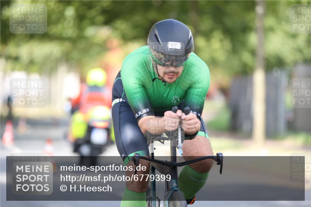 11.08.2024 - GEWOBA Citytriathlon Bremen H.Heesch http://msf.ph/oto/6779399 11.08.2024 11:47:48 Radfahren 832, 899, 906, 907, 911, 924, 933, 944, 958, 997, 1013, 1015, 1019 meine-sportfotos.de