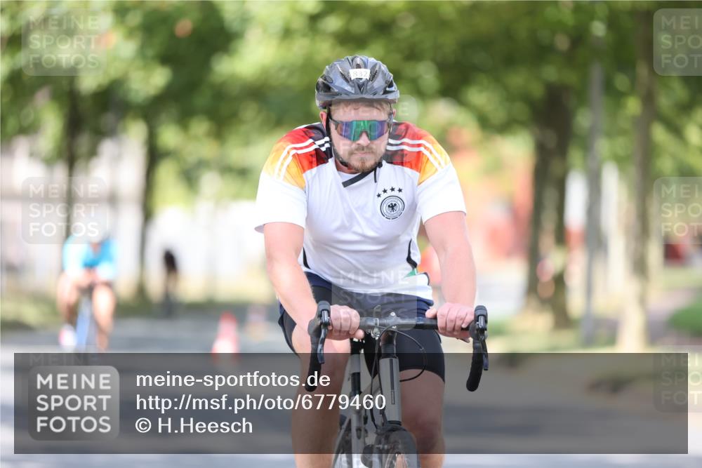 11.08.2024 - GEWOBA Citytriathlon Bremen H.Heesch http://msf.ph/oto/6779460 11.08.2024 11:47:53 Radfahren 832, 906, 907, 911, 918, 924, 928, 933, 1013, 1015 meine-sportfotos.de