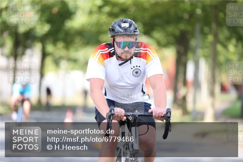 11.08.2024 - GEWOBA Citytriathlon Bremen H.Heesch http://msf.ph/oto/6779466 11.08.2024 11:47:53 Radfahren 832, 906, 907, 911, 918, 924, 928, 933, 1013, 1015 meine-sportfotos.de