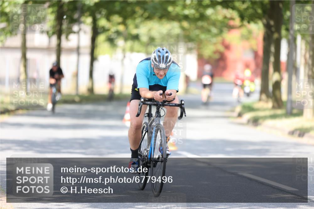 11.08.2024 - GEWOBA Citytriathlon Bremen H.Heesch http://msf.ph/oto/6779496 11.08.2024 11:47:55 Radfahren 832, 906, 907, 911, 918, 924, 928, 933, 1015 meine-sportfotos.de