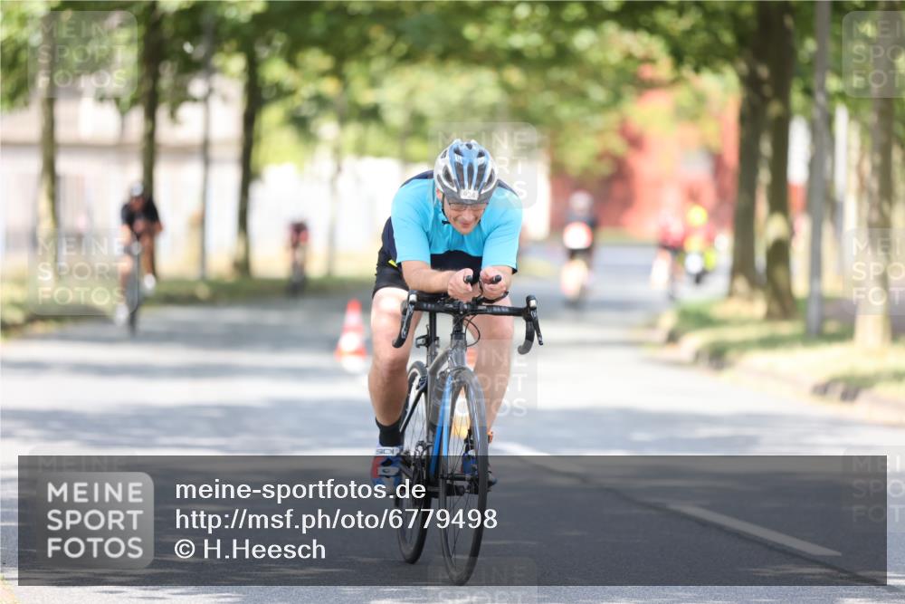 11.08.2024 - GEWOBA Citytriathlon Bremen H.Heesch http://msf.ph/oto/6779498 11.08.2024 11:47:55 Radfahren 832, 906, 907, 911, 918, 924, 928, 933, 1015 meine-sportfotos.de