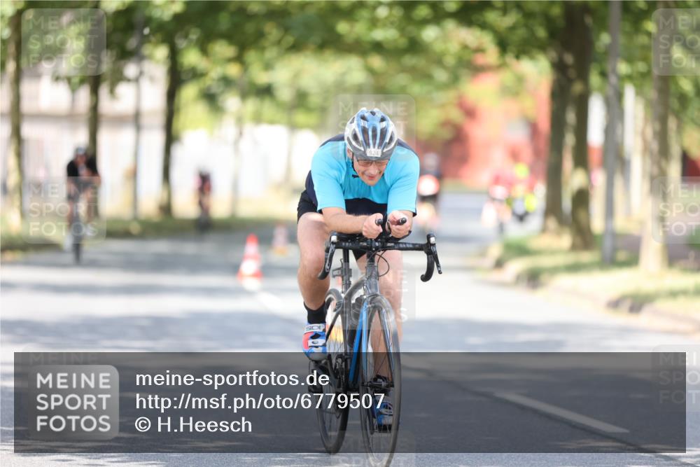 11.08.2024 - GEWOBA Citytriathlon Bremen H.Heesch http://msf.ph/oto/6779507 11.08.2024 11:47:55 Radfahren 832, 906, 907, 911, 918, 924, 928, 933, 1015 meine-sportfotos.de