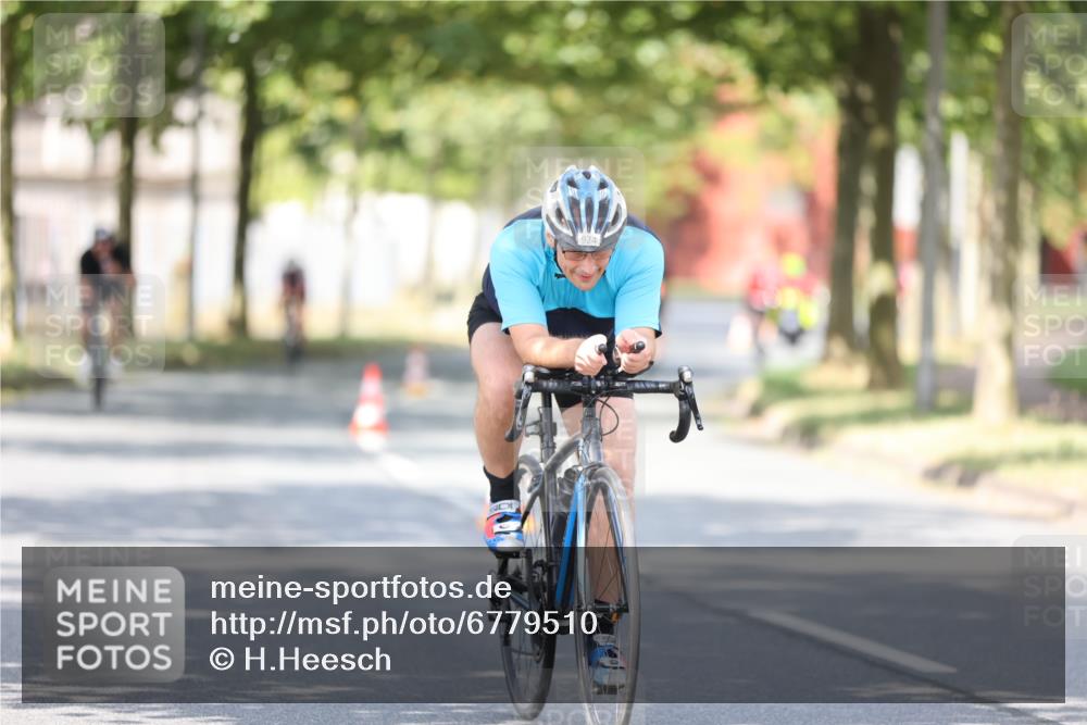 11.08.2024 - GEWOBA Citytriathlon Bremen H.Heesch http://msf.ph/oto/6779510 11.08.2024 11:47:55 Radfahren 832, 906, 907, 911, 918, 924, 928, 933, 1015 meine-sportfotos.de