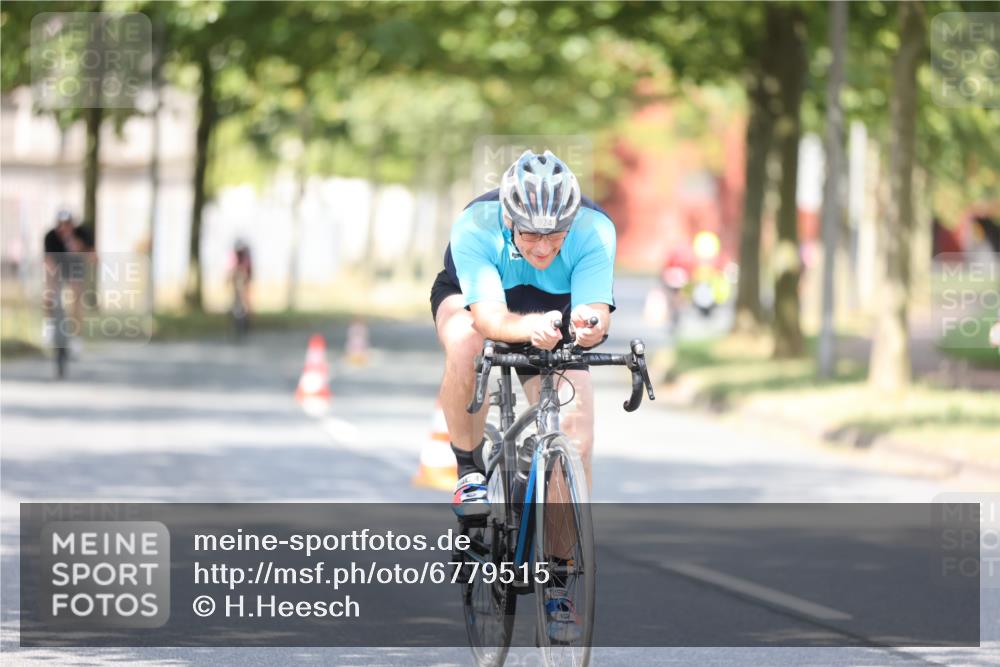 11.08.2024 - GEWOBA Citytriathlon Bremen H.Heesch http://msf.ph/oto/6779515 11.08.2024 11:47:55 Radfahren 832, 906, 907, 911, 918, 924, 928, 933, 1015 meine-sportfotos.de