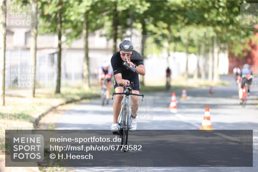 11.08.2024 - GEWOBA Citytriathlon Bremen H.Heesch http://msf.ph/oto/6779582 11.08.2024 11:47:58 Radfahren 760, 832, 906, 907, 918, 924, 928, 933 meine-sportfotos.de