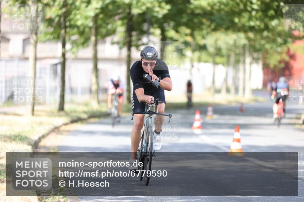 11.08.2024 - GEWOBA Citytriathlon Bremen H.Heesch http://msf.ph/oto/6779590 11.08.2024 11:47:58 Radfahren 760, 832, 906, 907, 918, 924, 928, 933 meine-sportfotos.de