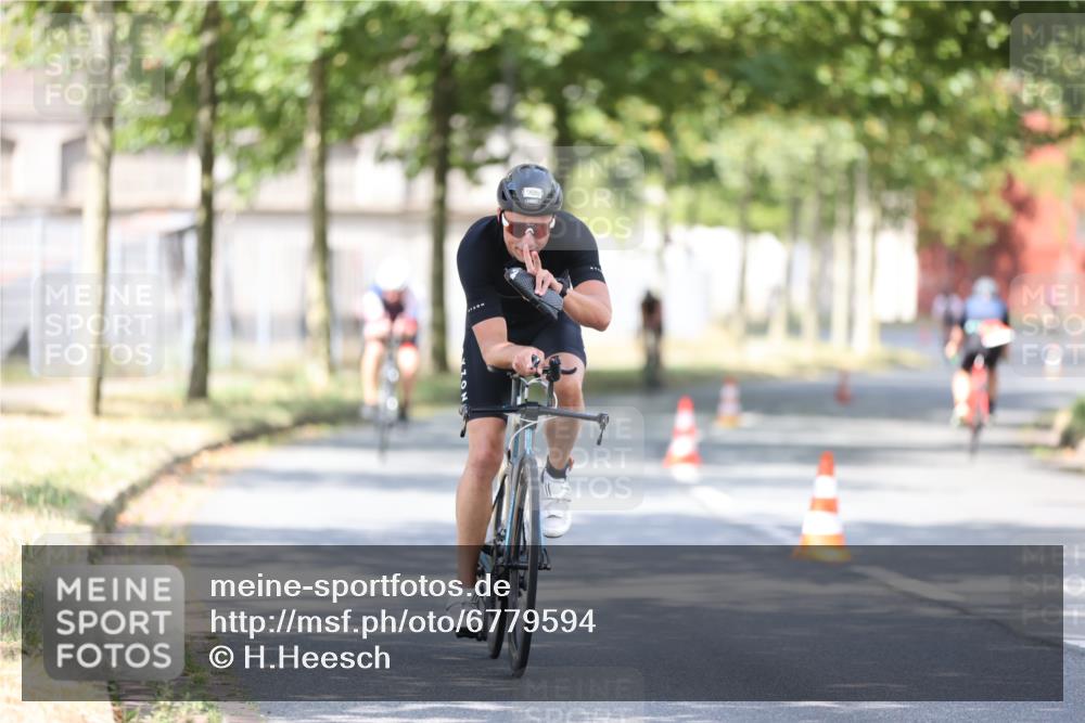 11.08.2024 - GEWOBA Citytriathlon Bremen H.Heesch http://msf.ph/oto/6779594 11.08.2024 11:47:58 Radfahren 760, 832, 906, 907, 918, 924, 928, 933 meine-sportfotos.de