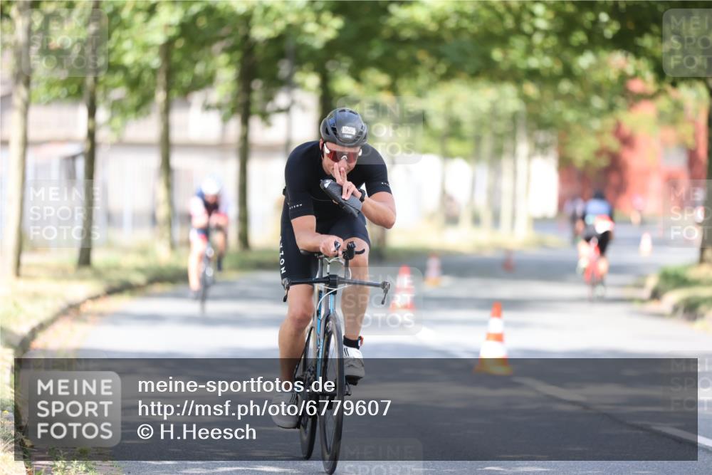 11.08.2024 - GEWOBA Citytriathlon Bremen H.Heesch http://msf.ph/oto/6779607 11.08.2024 11:47:58 Radfahren 760, 832, 906, 907, 918, 924, 928, 933 meine-sportfotos.de