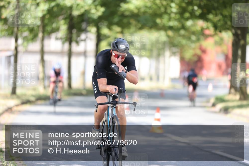 11.08.2024 - GEWOBA Citytriathlon Bremen H.Heesch http://msf.ph/oto/6779620 11.08.2024 11:47:58 Radfahren 760, 832, 906, 907, 918, 924, 928, 933 meine-sportfotos.de