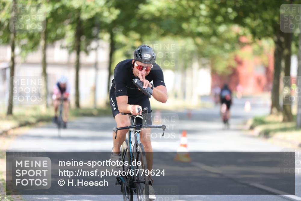 11.08.2024 - GEWOBA Citytriathlon Bremen H.Heesch http://msf.ph/oto/6779624 11.08.2024 11:47:58 Radfahren 760, 832, 906, 907, 918, 924, 928, 933 meine-sportfotos.de