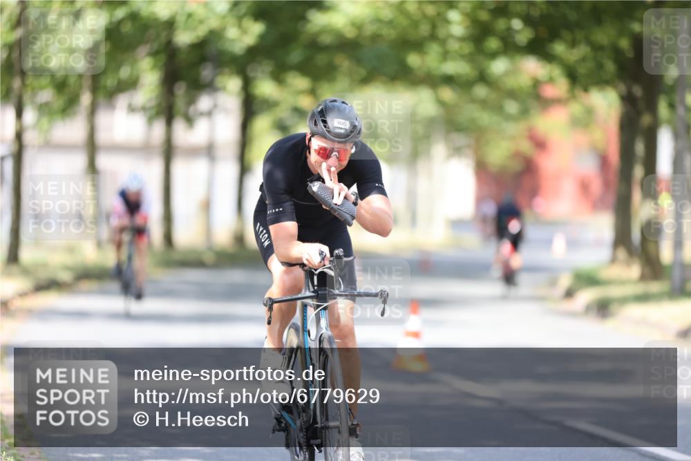 11.08.2024 - GEWOBA Citytriathlon Bremen H.Heesch http://msf.ph/oto/6779629 11.08.2024 11:47:58 Radfahren 760, 832, 906, 907, 918, 924, 928, 933 meine-sportfotos.de