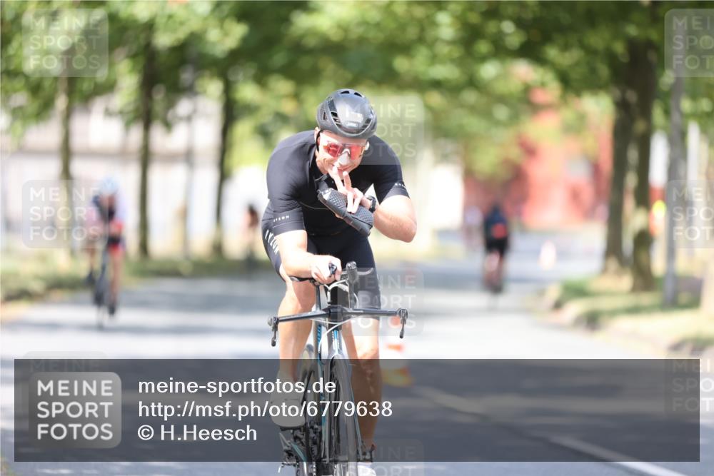 11.08.2024 - GEWOBA Citytriathlon Bremen H.Heesch http://msf.ph/oto/6779638 11.08.2024 11:47:58 Radfahren 760, 832, 906, 907, 918, 924, 928, 933 meine-sportfotos.de