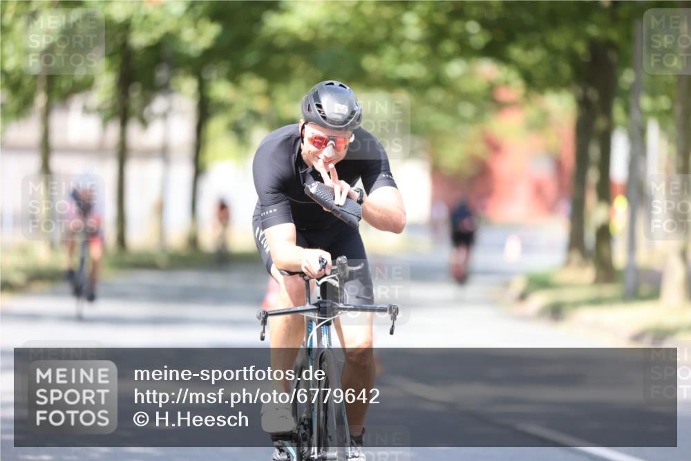 11.08.2024 - GEWOBA Citytriathlon Bremen H.Heesch http://msf.ph/oto/6779642 11.08.2024 11:47:58 Radfahren 760, 832, 906, 907, 918, 924, 928, 933 meine-sportfotos.de