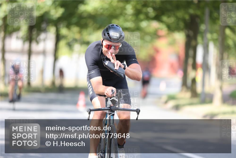 11.08.2024 - GEWOBA Citytriathlon Bremen H.Heesch http://msf.ph/oto/6779648 11.08.2024 11:47:59 Radfahren 760, 832, 906, 907, 918, 924, 928 meine-sportfotos.de