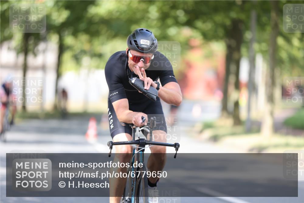 11.08.2024 - GEWOBA Citytriathlon Bremen H.Heesch http://msf.ph/oto/6779650 11.08.2024 11:47:59 Radfahren 760, 832, 906, 907, 918, 924, 928 meine-sportfotos.de