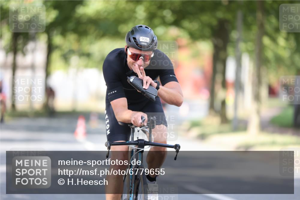 11.08.2024 - GEWOBA Citytriathlon Bremen H.Heesch http://msf.ph/oto/6779655 11.08.2024 11:47:59 Radfahren 760, 832, 906, 907, 918, 924, 928 meine-sportfotos.de