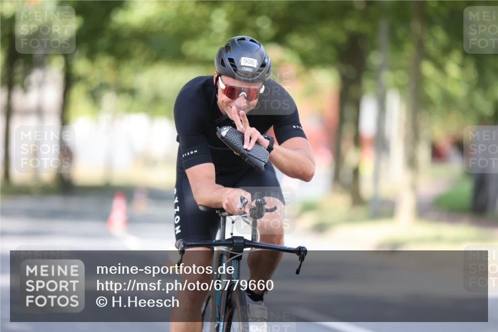 11.08.2024 - GEWOBA Citytriathlon Bremen H.Heesch http://msf.ph/oto/6779660 11.08.2024 11:47:59 Radfahren 760, 832, 906, 907, 918, 924, 928 meine-sportfotos.de
