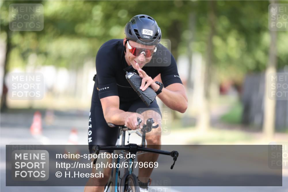 11.08.2024 - GEWOBA Citytriathlon Bremen H.Heesch http://msf.ph/oto/6779669 11.08.2024 11:47:59 Radfahren 760, 832, 906, 907, 918, 924, 928 meine-sportfotos.de