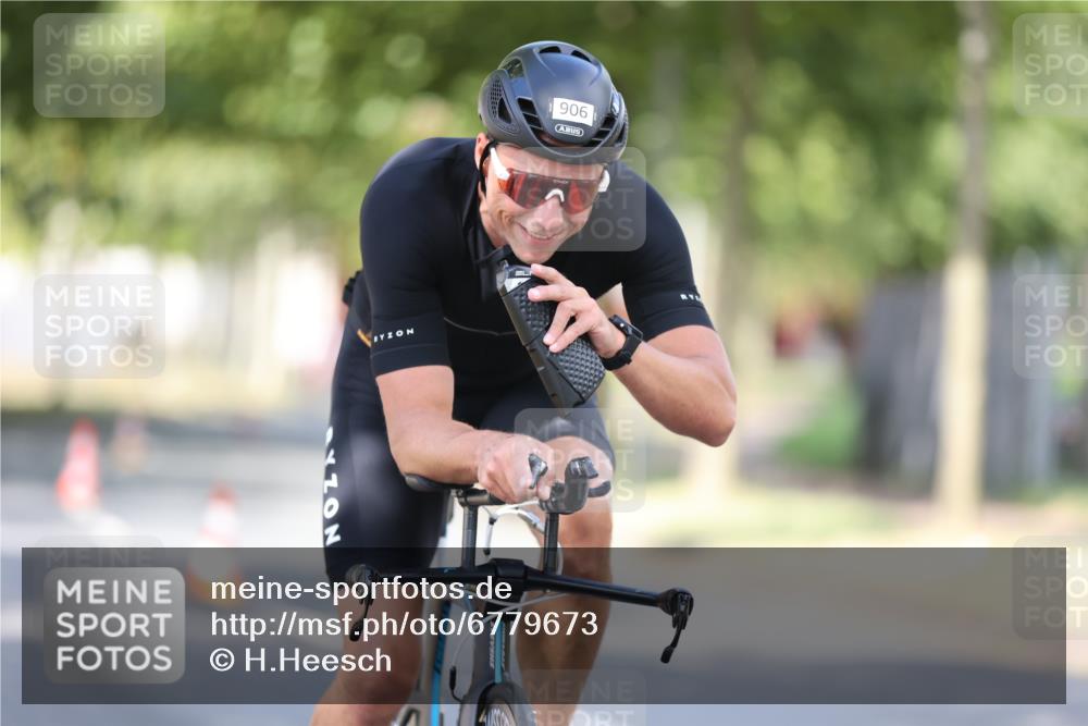 11.08.2024 - GEWOBA Citytriathlon Bremen H.Heesch http://msf.ph/oto/6779673 11.08.2024 11:47:59 Radfahren 760, 832, 906, 907, 918, 924, 928 meine-sportfotos.de