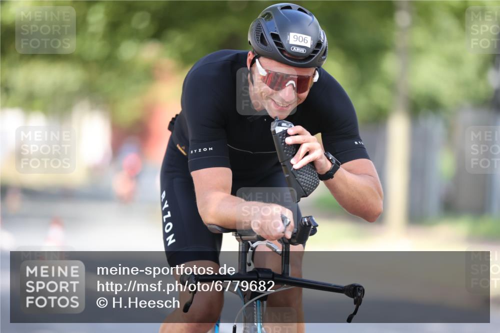 11.08.2024 - GEWOBA Citytriathlon Bremen H.Heesch http://msf.ph/oto/6779682 11.08.2024 11:47:59 Radfahren 760, 832, 906, 907, 918, 924, 928 meine-sportfotos.de