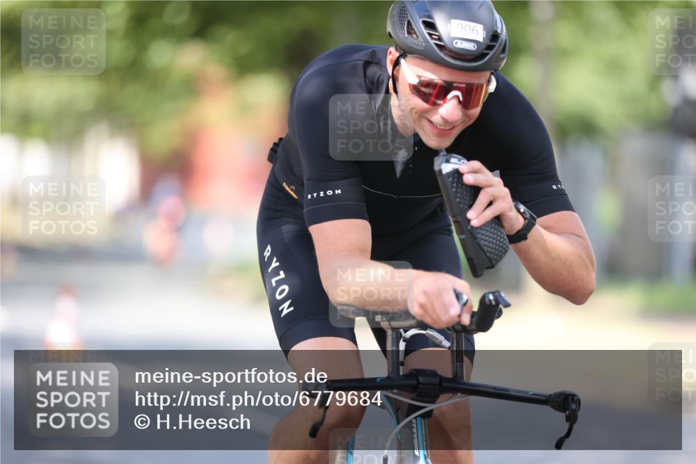 11.08.2024 - GEWOBA Citytriathlon Bremen H.Heesch http://msf.ph/oto/6779684 11.08.2024 11:47:59 Radfahren 760, 832, 906, 907, 918, 924, 928 meine-sportfotos.de