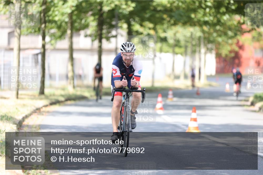 11.08.2024 - GEWOBA Citytriathlon Bremen H.Heesch http://msf.ph/oto/6779692 11.08.2024 11:48:00 Radfahren 760, 832, 906, 918, 924, 928 meine-sportfotos.de