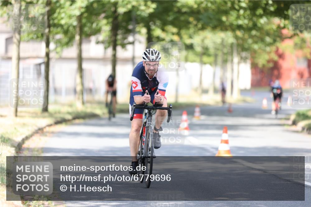 11.08.2024 - GEWOBA Citytriathlon Bremen H.Heesch http://msf.ph/oto/6779696 11.08.2024 11:48:00 Radfahren 760, 832, 906, 918, 924, 928 meine-sportfotos.de