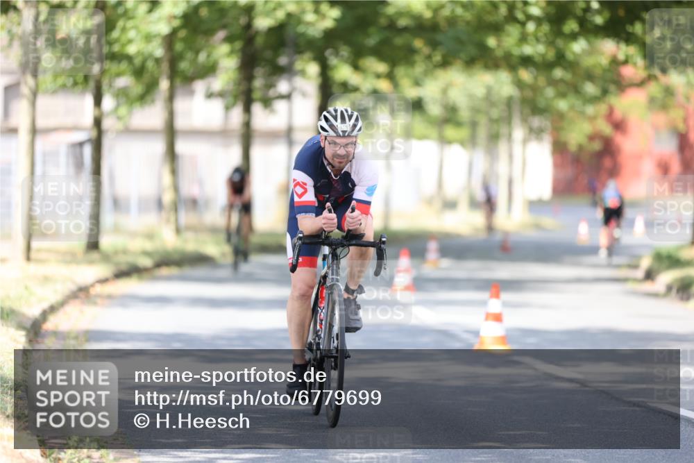 11.08.2024 - GEWOBA Citytriathlon Bremen H.Heesch http://msf.ph/oto/6779699 11.08.2024 11:48:00 Radfahren 760, 832, 906, 918, 924, 928 meine-sportfotos.de